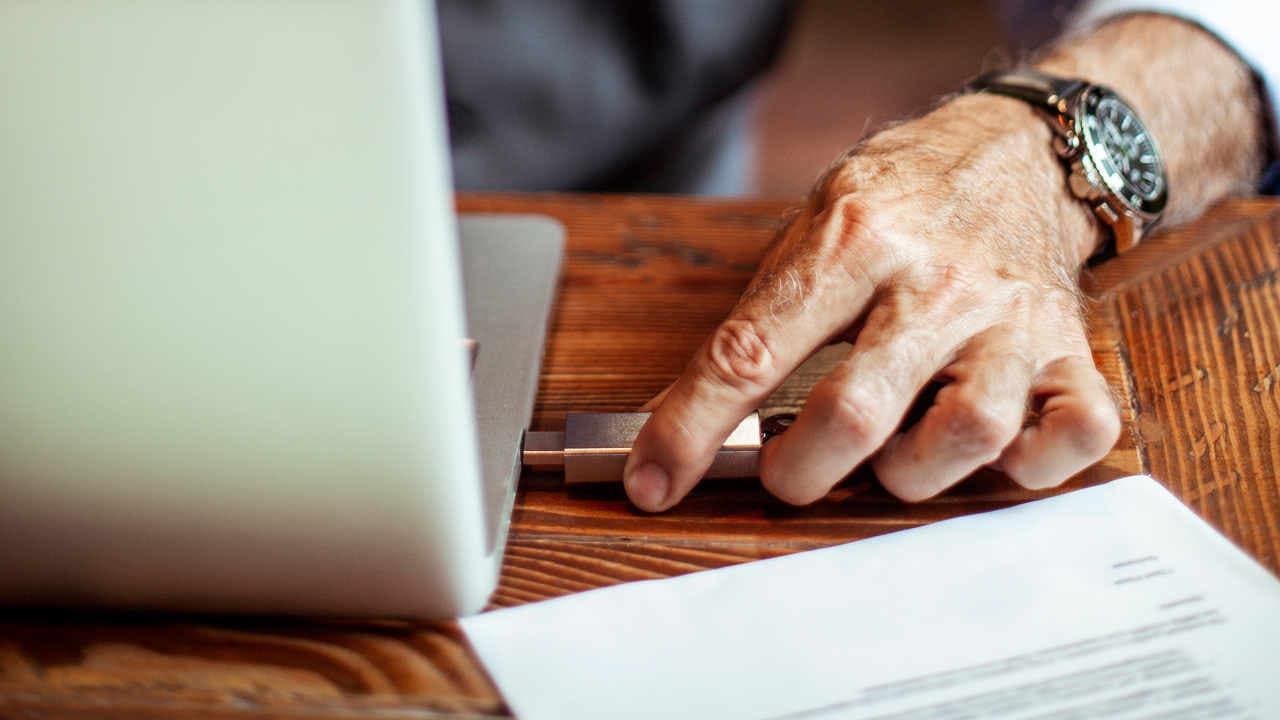 Jenseits von Unternehmen: Hinweisgebersysteme in Regierungen und NGOs