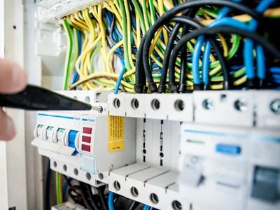 DGUV V3 Prüfung: Die Sichtprüfung als erster Schritt zur Sicherheit