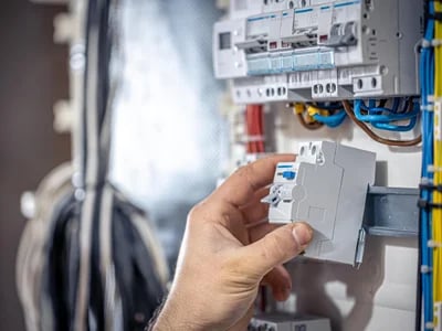 Schritt-für-Schritt-Anleitung zur Prüfung ortsfester elektrischer Anlagen