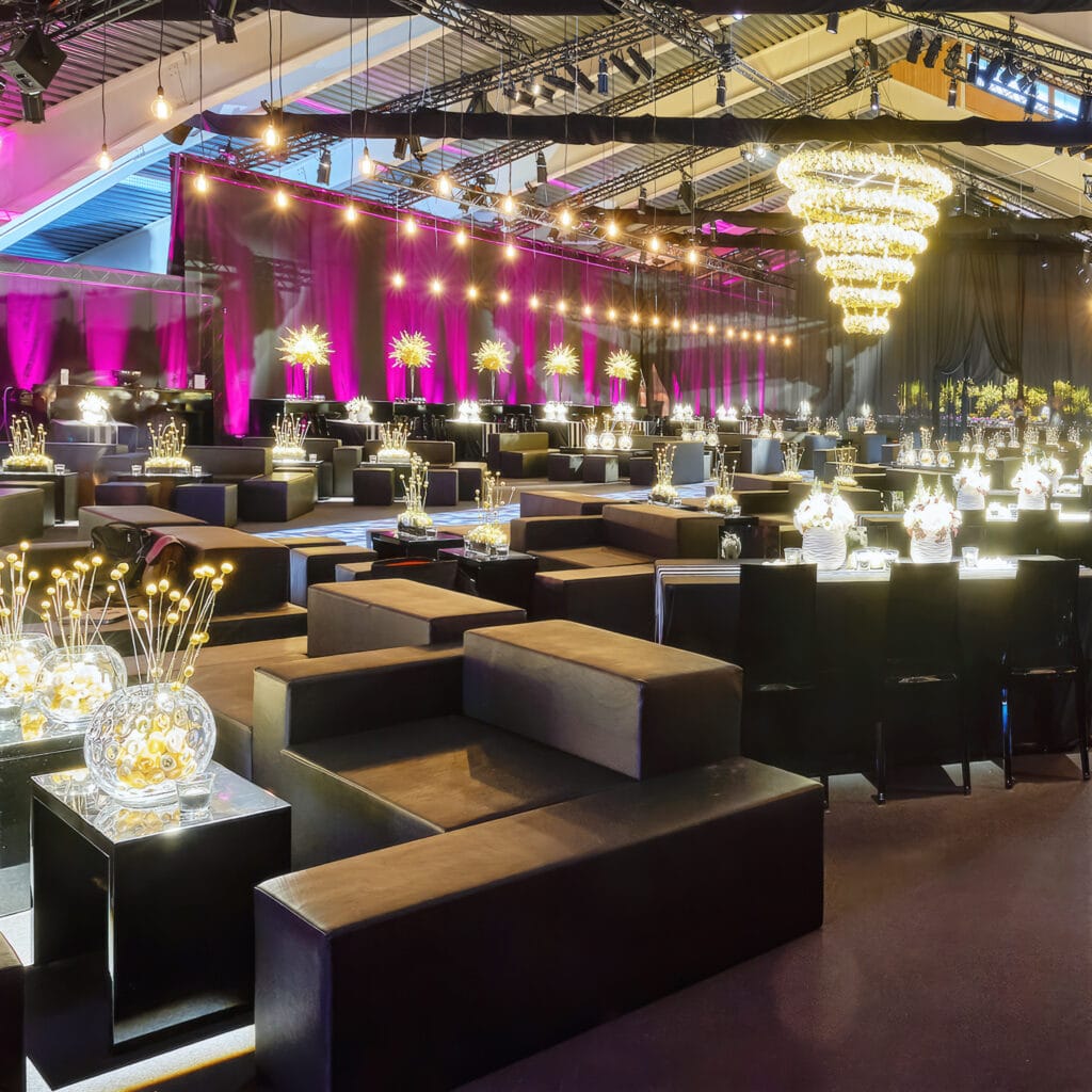 Eventausstattung mieten: Exklusive Möbel für Ihre Messe oder Veranstaltung