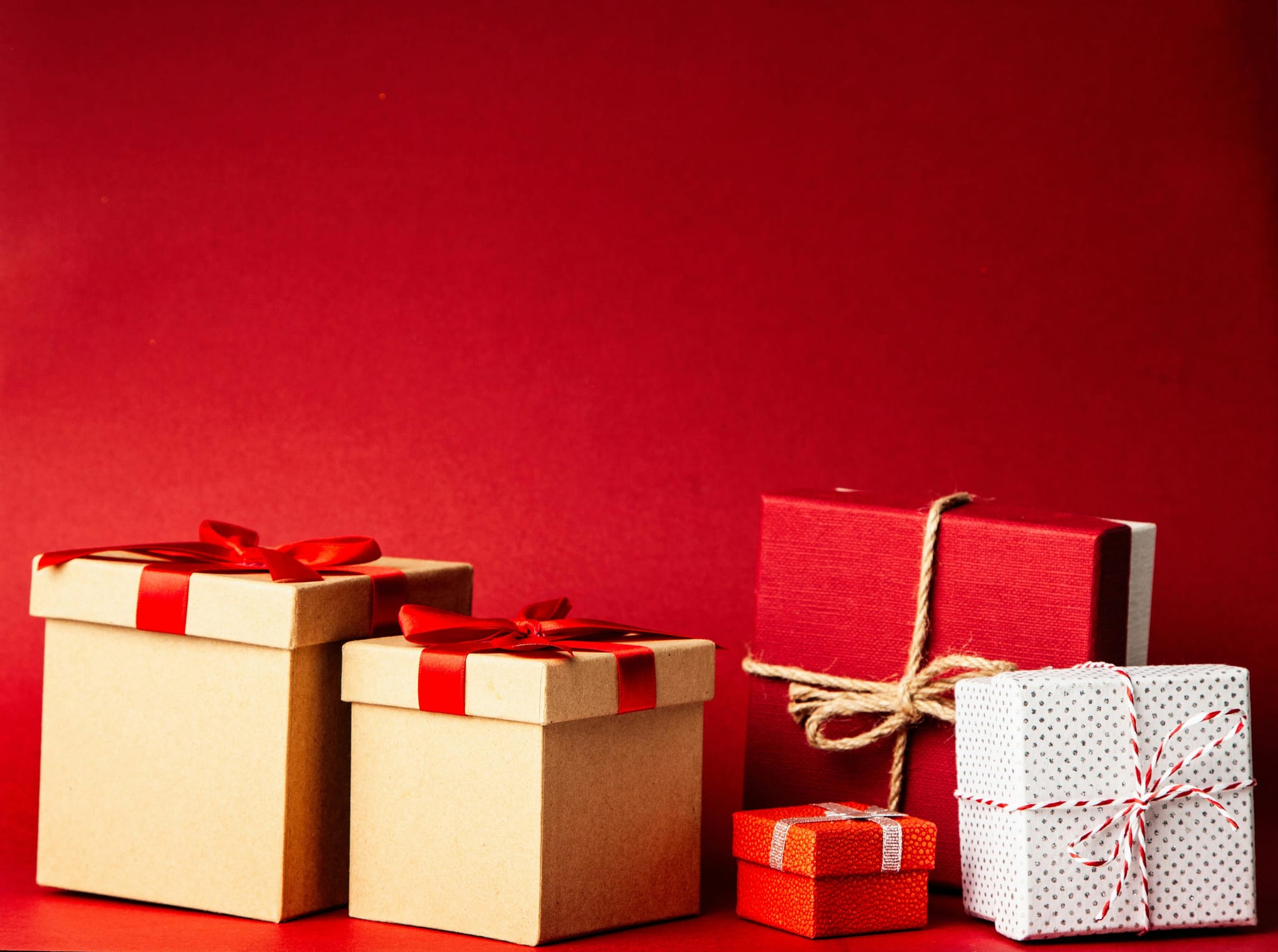 Geschenke zur Geburt: Personalisierte Geschenke, die das Herz von Eltern und Kind berühren