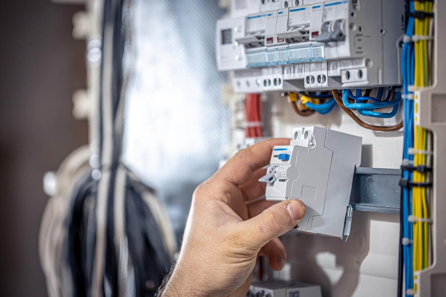 Schritt-für-Schritt-Anleitung zur Prüfung ortsfester elektrischer Anlagen