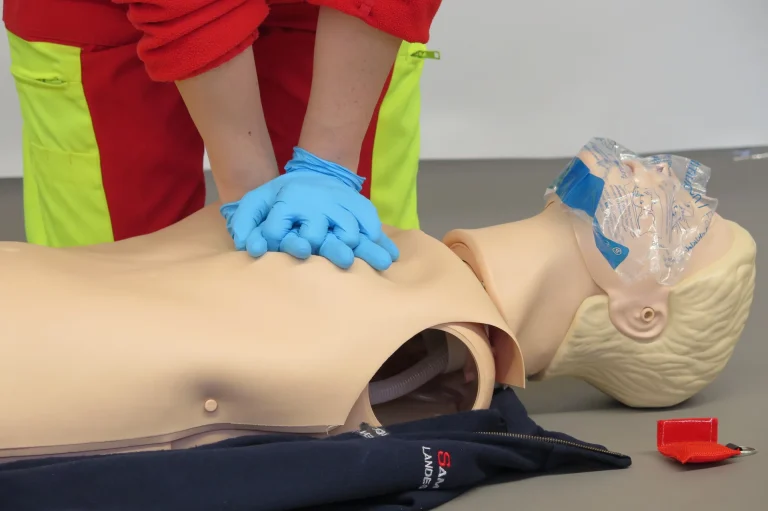 csm_Erste-Hilfe_Kurs_Reanimation_Puppe_fb5afd7872